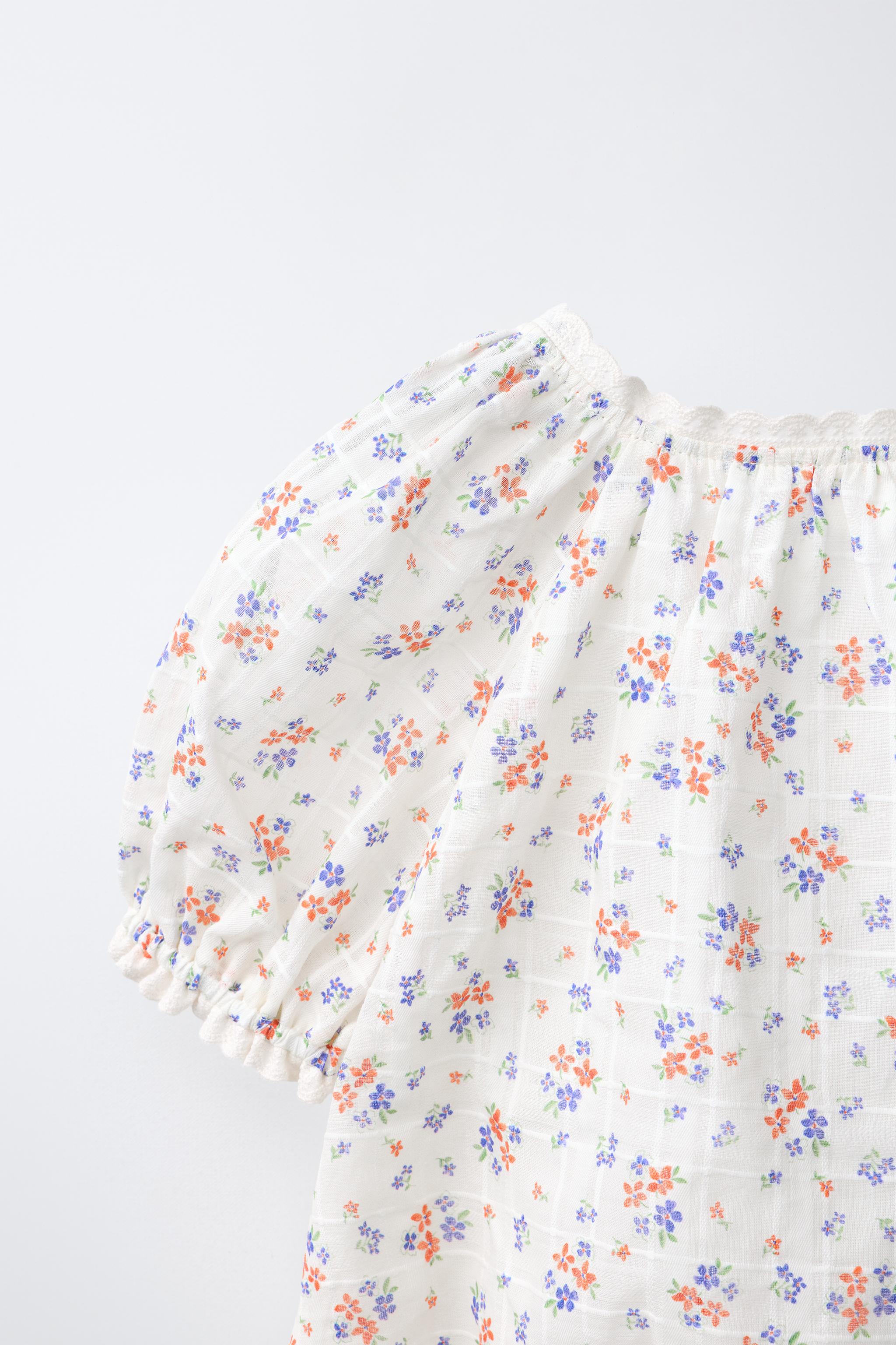 BLOUSE À FLEURS ET DENTELLE